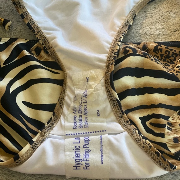 ✨Voda Swim NWT Bikini Bottom✨ - Picture 4 of 5